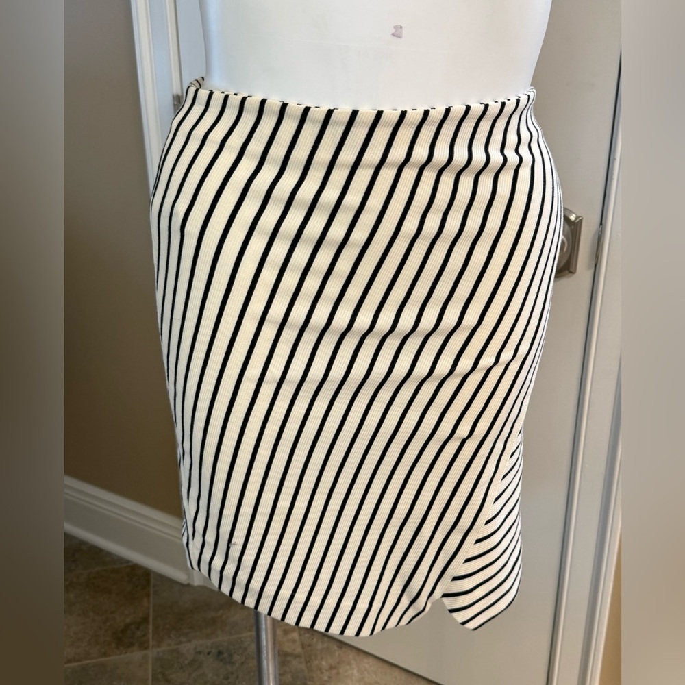 White pencil skirt with black line detailing